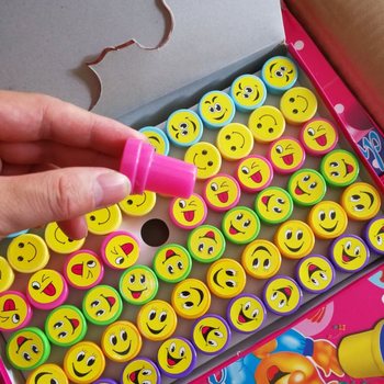 SMÅ STÄMPLAR MED ANSIKTEN (60 st.)