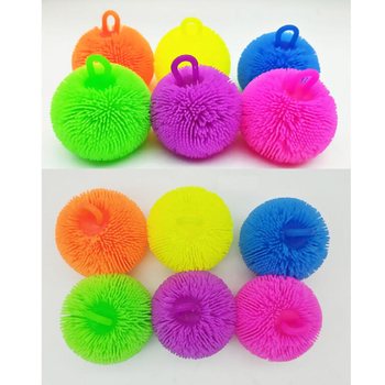 PUFFERBOLL MED STARKA F&Auml;RGER - 8CM - I DISPLAY (12 st.)
