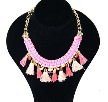 Lyxigt Halsband i Ibiza-stil med Rosa Tofsar (1 st)
