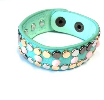 Turkost armband med nitar (1 st)