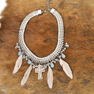 Lyxigt Halsband Beige/Creme med Kors (1 st)