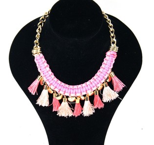 Lyxigt Halsband i Ibiza-stil med Rosa Tofsar (1 st)