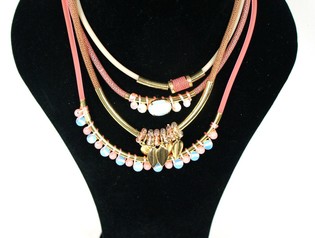 Elegant 4-radigt halsband rosa (1 st)