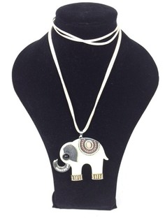 Halsband med Elefant Creme (1 st)