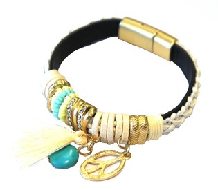 Ibiza Armband Beige/Creme med Tofs & Peace-H&auml;ngsmycke (1 st)