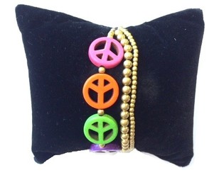 F&auml;rgglatt Ibiza-armband med fredssymboler (1 st)