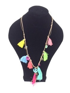 Ibiza-halsband med tofsar & peace-symboler (1 st)