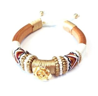 Ibiza Armband Brunt med Guldblomma (1 st)