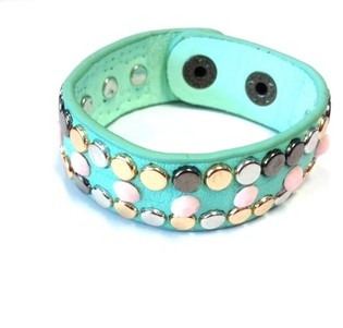 Turkost armband med nitar (1 st)