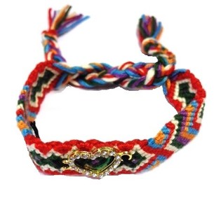 FLÄTAT IBIZA-ARMBAND MULTIFÄRGAT MED STRASSHJÄRTA (1 st)
