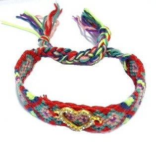 Flätat Flerfärgat Ibiza-armband med Strasshjärta (1 st)