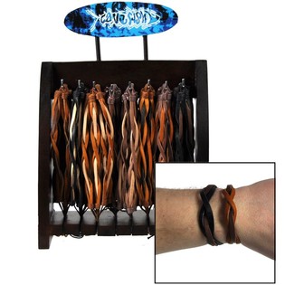 FL&Auml;TADE L&Auml;DERARMBAND P&Aring; TR&Auml;DISPLAY (93 st.)