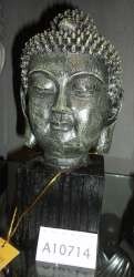 Buddhastaty p&aring; Sockel (25 cm) &ndash; Grossist Heminredning