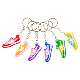 SNEAKERS NYCKELRINGAR - MIXADE F&Auml;RGER (48 st)